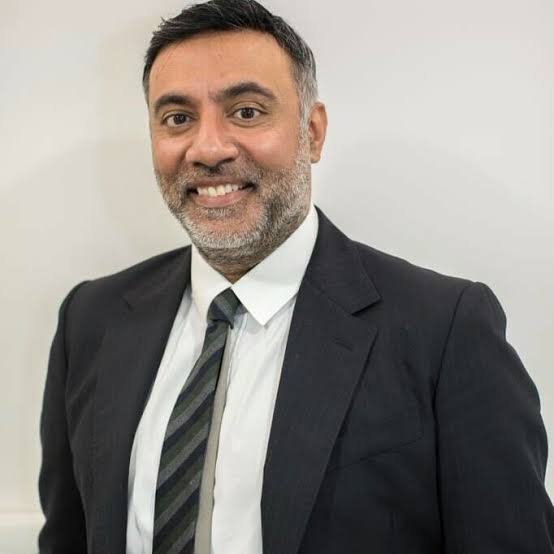 Mr Vik Sharma, MBBS, BSc, FRCOphth, Cataract & Refractive Surgery, London, England